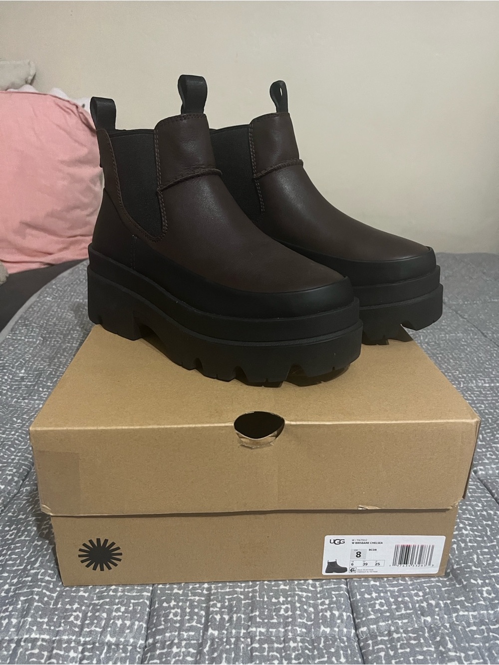 New Size 8 UGG Women's Brisbane Dark Brown and Black Chelsea Platform Boots